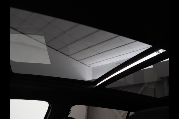 Volkswagen Tiguan 1.4 TSI eHybrid R Line | Panoramadak | Head-Up | Trekhaak | Stoelverwarming | Camera | Park Assist | Carplay | Matrix LED | Navigatie | Stuurverwarming | PHEV | Plug In