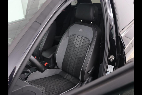 Volkswagen Tiguan 1.4 TSI eHybrid R Line | Panoramadak | Head-Up | Trekhaak | Stoelverwarming | Camera | Park Assist | Carplay | Matrix LED | Navigatie | Stuurverwarming | PHEV | Plug In