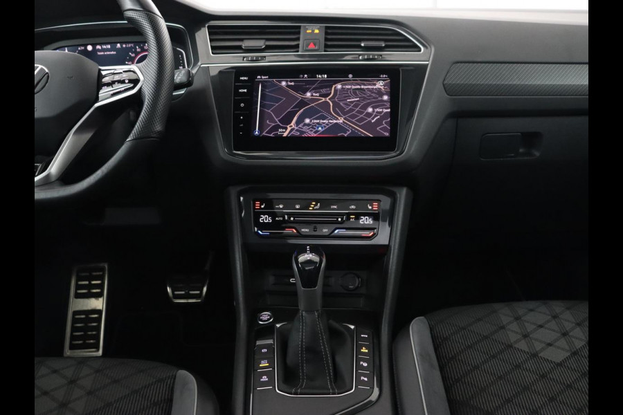 Volkswagen Tiguan 1.4 TSI eHybrid R Line | Panoramadak | Head-Up | Trekhaak | Stoelverwarming | Camera | Park Assist | Carplay | Matrix LED | Navigatie | Stuurverwarming | PHEV | Plug In