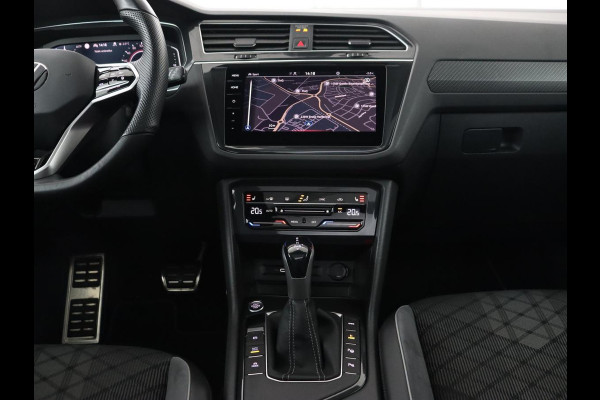Volkswagen Tiguan 1.4 TSI eHybrid R Line | Panoramadak | Head-Up | Trekhaak | Stoelverwarming | Camera | Park Assist | Carplay | Matrix LED | Navigatie | Stuurverwarming | PHEV | Plug In