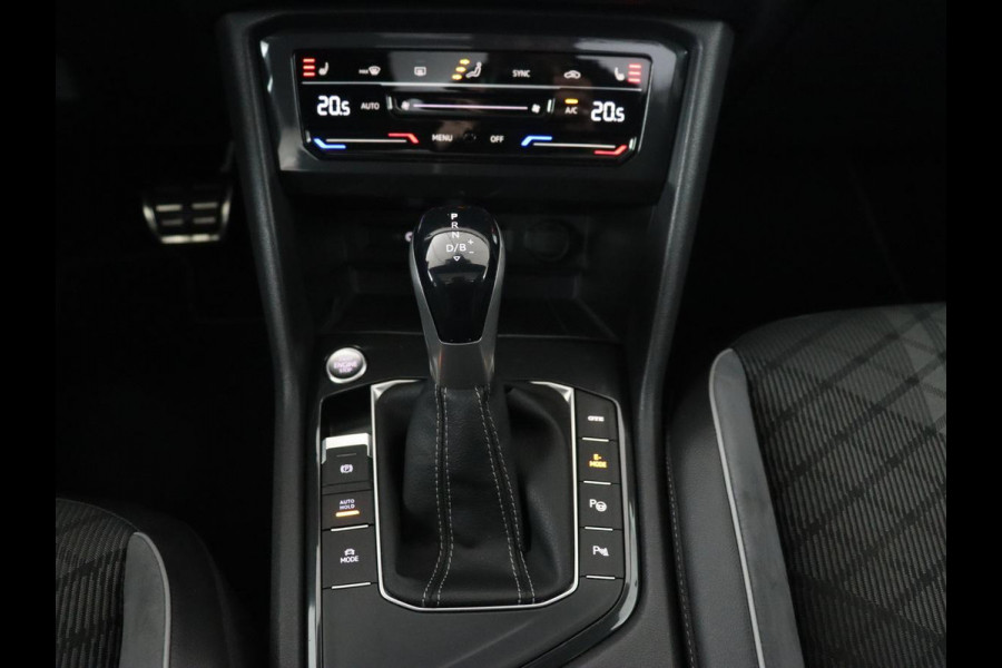 Volkswagen Tiguan 1.4 TSI eHybrid R Line | Panoramadak | Head-Up | Trekhaak | Stoelverwarming | Camera | Park Assist | Carplay | Matrix LED | Navigatie | Stuurverwarming | PHEV | Plug In
