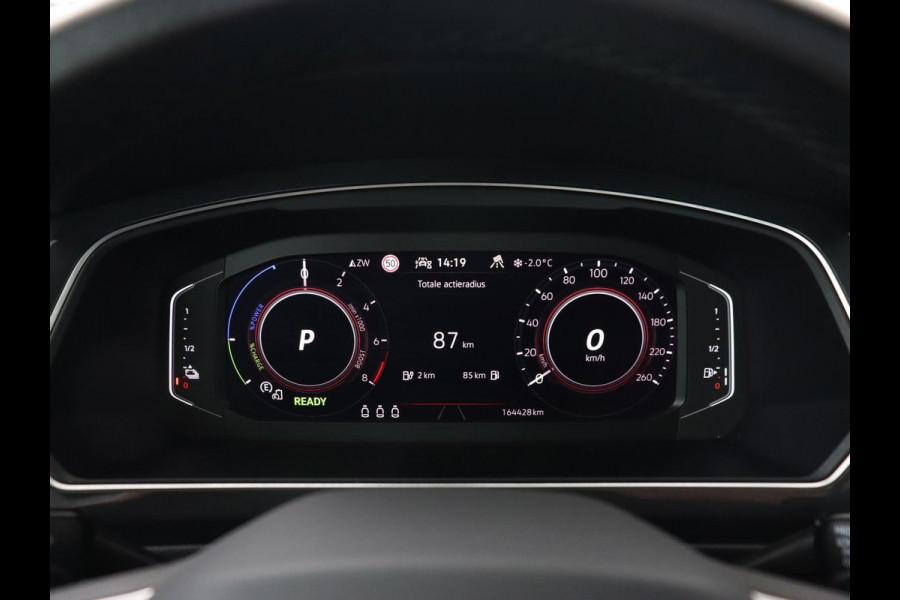 Volkswagen Tiguan 1.4 TSI eHybrid R Line | Panoramadak | Head-Up | Trekhaak | Stoelverwarming | Camera | Park Assist | Carplay | Matrix LED | Navigatie | Stuurverwarming | PHEV | Plug In
