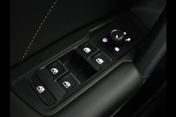 Volkswagen Tiguan 1.4 TSI eHybrid R Line | Panoramadak | Head-Up | Trekhaak | Stoelverwarming | Camera | Park Assist | Carplay | Matrix LED | Navigatie | Stuurverwarming | PHEV | Plug In