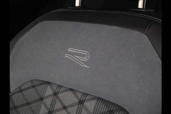 Volkswagen Tiguan 1.4 TSI eHybrid R Line | Panoramadak | Head-Up | Trekhaak | Stoelverwarming | Camera | Park Assist | Carplay | Matrix LED | Navigatie | Stuurverwarming | PHEV | Plug In