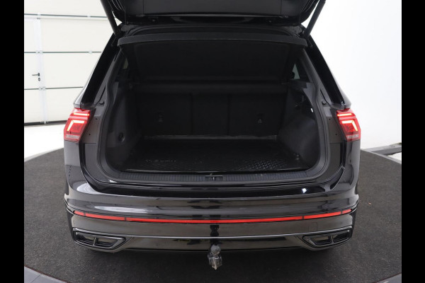 Volkswagen Tiguan 1.4 TSI eHybrid R Line | Panoramadak | Head-Up | Trekhaak | Stoelverwarming | Camera | Park Assist | Carplay | Matrix LED | Navigatie | Stuurverwarming | PHEV | Plug In