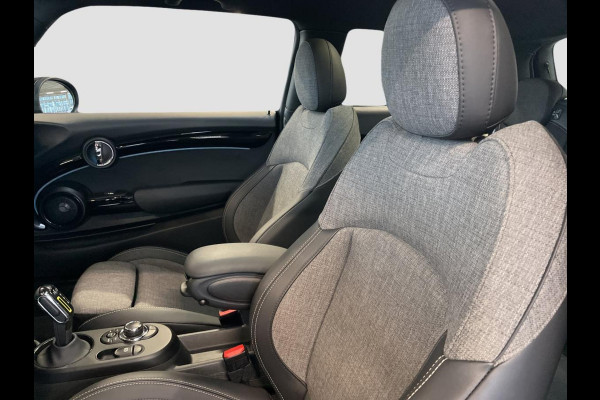 MINI Cooper SE Classic 33 kWh Head-Up Harman/Kardon Panoramadak . Neem contact op en we maken een afspraak!