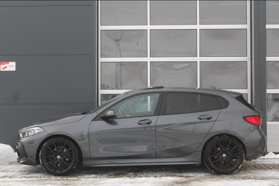 BMW 1-serie 118i M-Sport Shadow | Pano | 19 '' | HIFI | Ambient