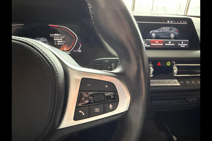 BMW 1-serie 118i M-Sport Shadow | Pano | 19 '' | HIFI | Ambient