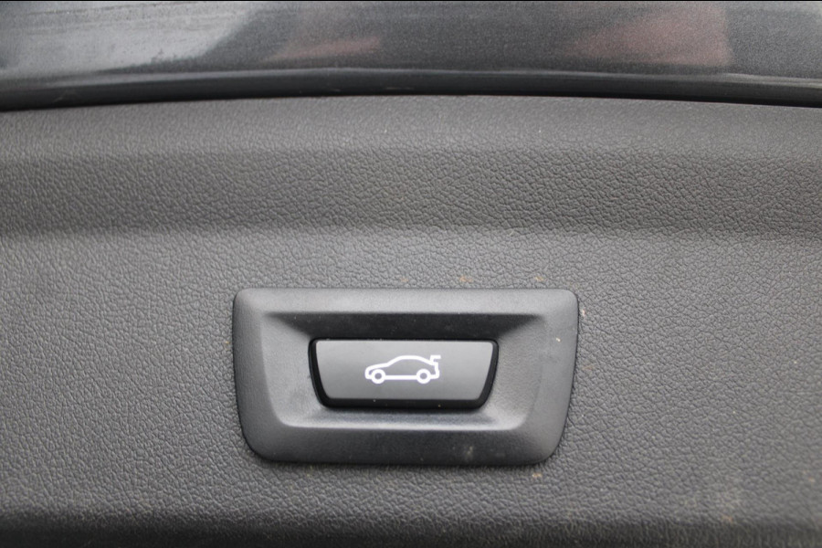 BMW 1-serie 118i M-Sport Shadow | Pano | 19 '' | HIFI | Ambient