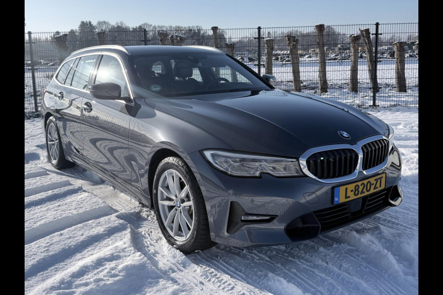 BMW 3 Serie Touring 320e Business Edition Plus | Carplay | Sportstoelen | EL trekhaak | Full Leder |