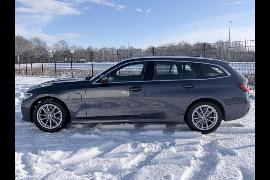 BMW 3 Serie Touring 320e Business Edition Plus | Carplay | Sportstoelen | EL trekhaak | Full Leder |