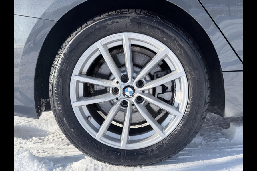 BMW 3 Serie Touring 320e Business Edition Plus | Carplay | Sportstoelen | EL trekhaak | Full Leder |