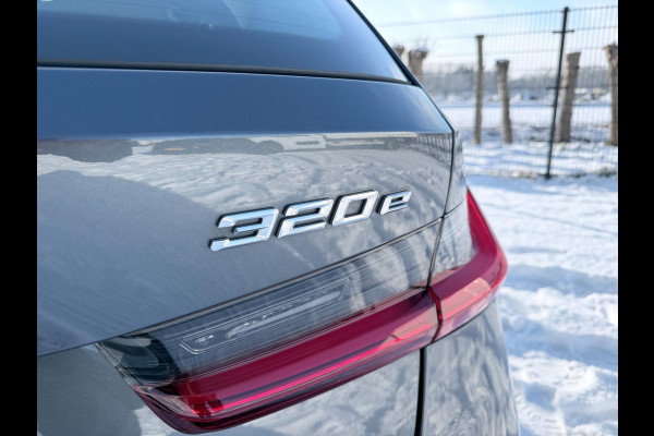 BMW 3 Serie Touring 320e Business Edition Plus | Carplay | Sportstoelen | EL trekhaak | Full Leder |