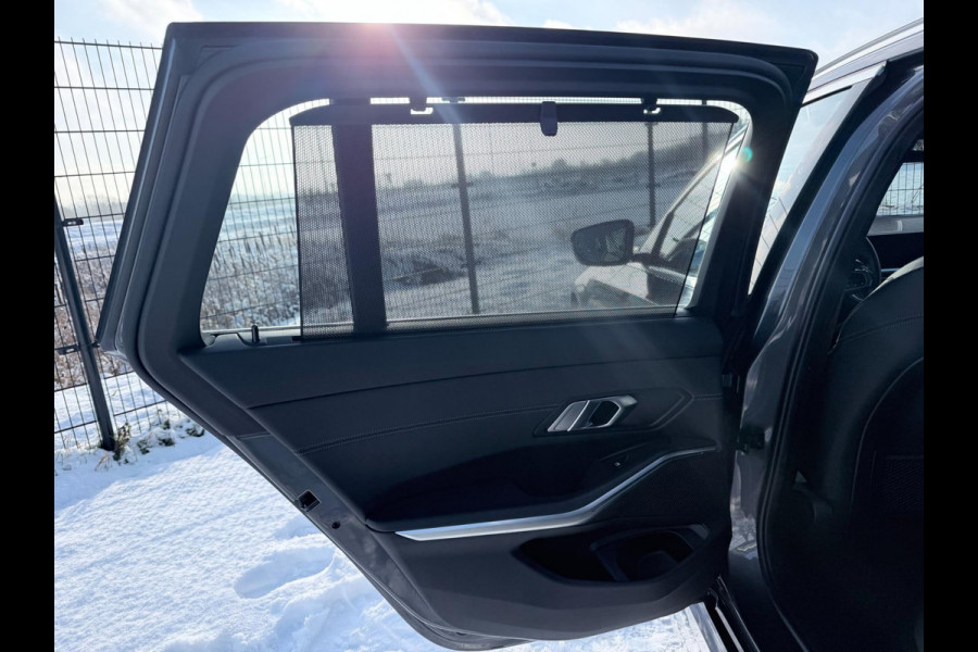 BMW 3 Serie Touring 320e Business Edition Plus | Carplay | Sportstoelen | EL trekhaak | Full Leder |