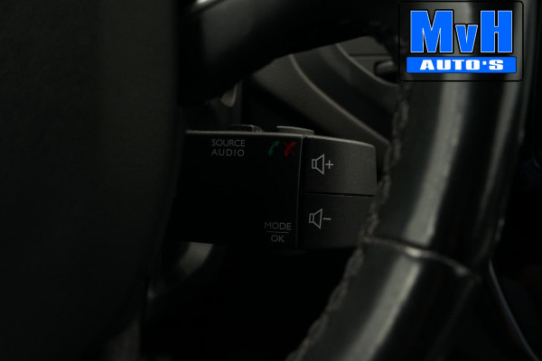 Renault Captur 1.3 TCe Intense|150PK|PANO|CAMERA|LED|TREKH