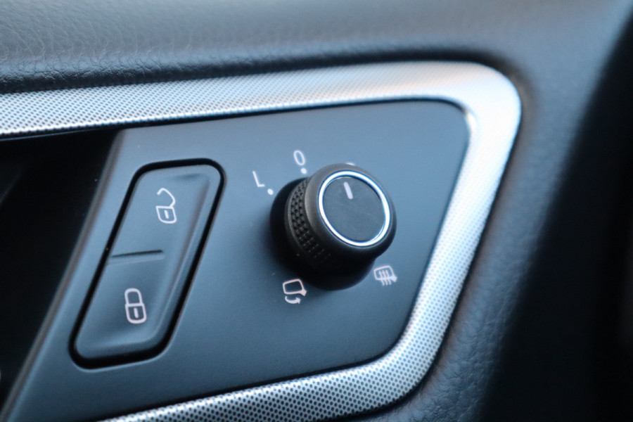 Volkswagen Golf 1.0 TSI Comfortline Business | Camera | Carplay | ACC |