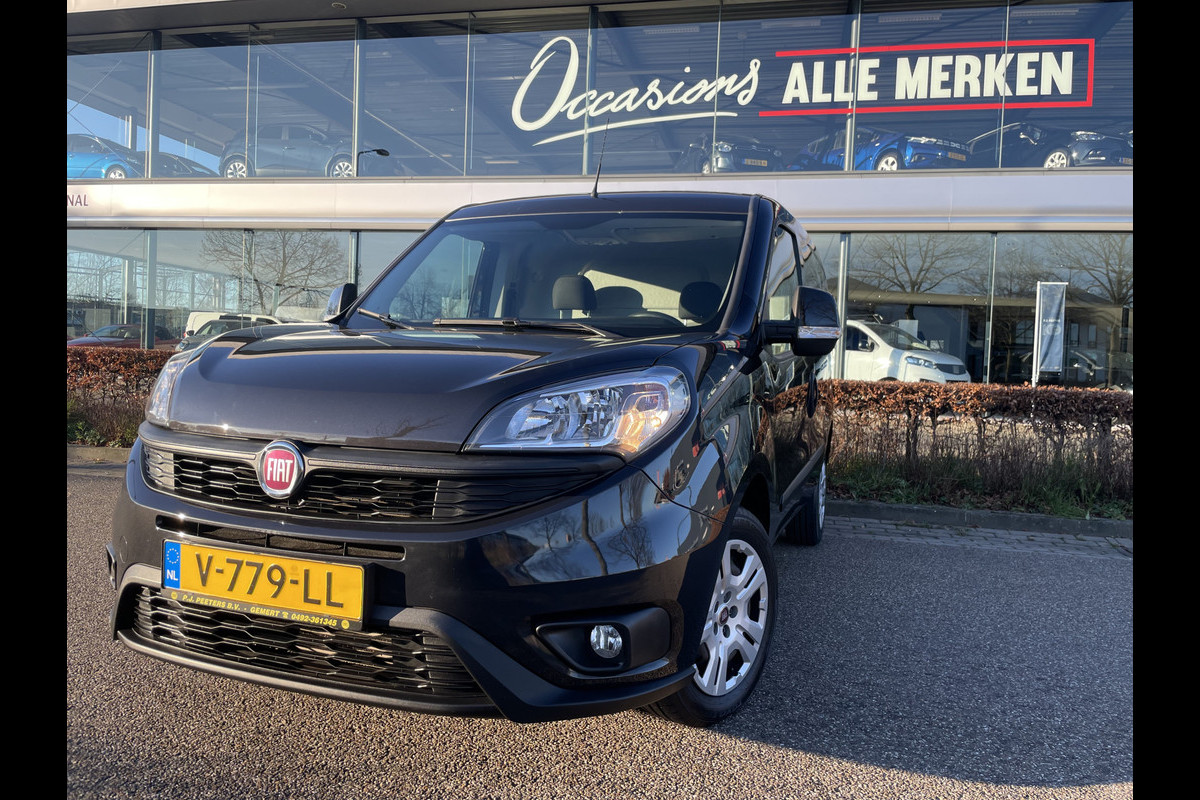 Fiat Doblò Cargo 1.6 MJ L1H1 SX Airco - Bluetooth - Parkeersensoren achter - Radio - Tussenschot volledig - Zijschuifdeur rechts - Stuur multifunctioneel - Mistlampen voor - Elektrische ramen voor