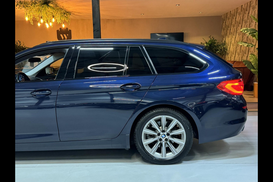 BMW 5 Serie Touring 520i Sport Line M Garantie Pano Memory StoelVentilatie StoelVW Elek Stuur Elek Achterklep Navi Cruise Rijklaar