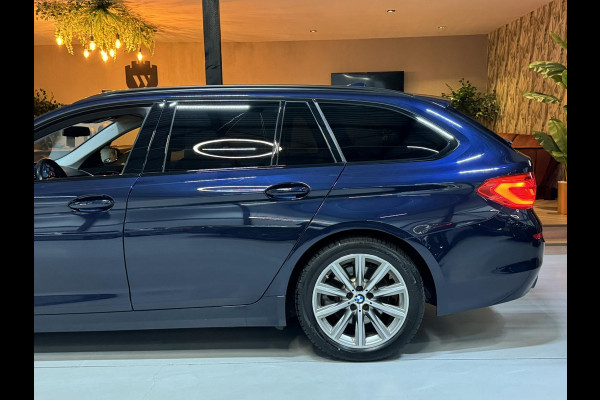 BMW 5 Serie Touring 520i Sport Line M Garantie Pano Memory StoelVentilatie StoelVW Elek Stuur Elek Achterklep Navi Cruise Rijklaar