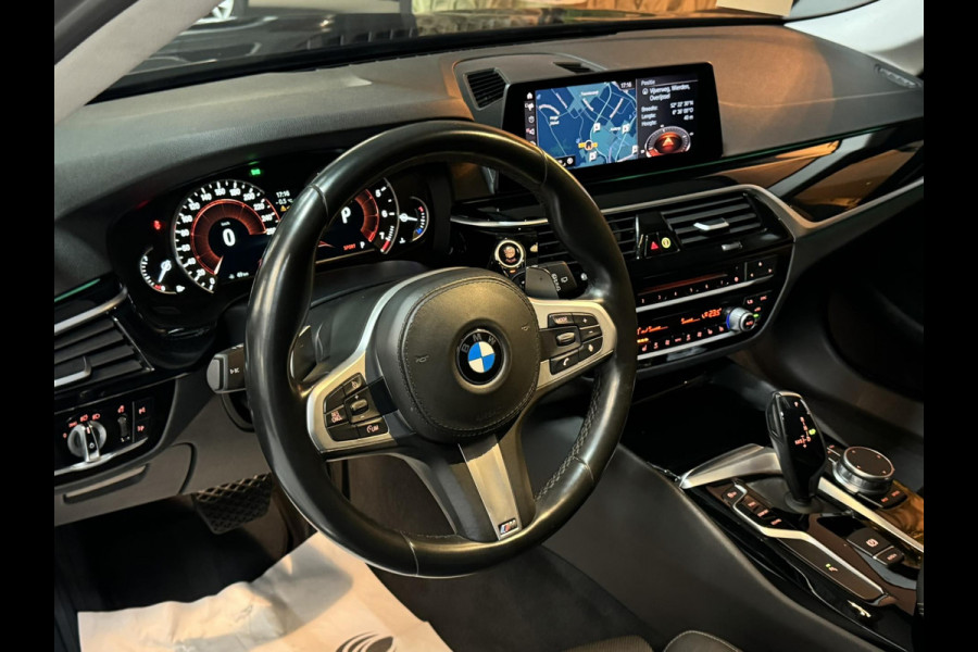 BMW 5 Serie Touring 520i Sport Line M Garantie Pano Memory StoelVentilatie StoelVW Elek Stuur Elek Achterklep Navi Cruise Rijklaar