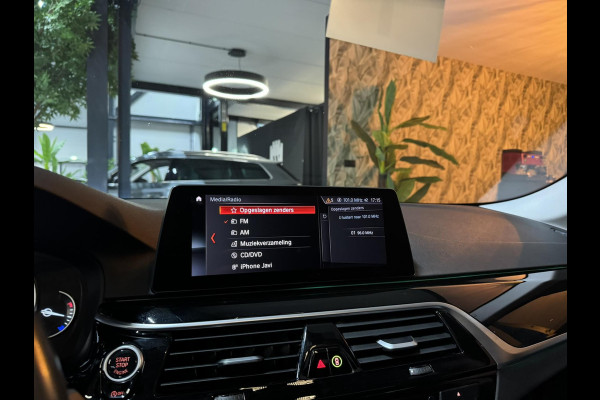 BMW 5 Serie Touring 520i Sport Line M Garantie Pano Memory StoelVentilatie StoelVW Elek Stuur Elek Achterklep Navi Cruise Rijklaar