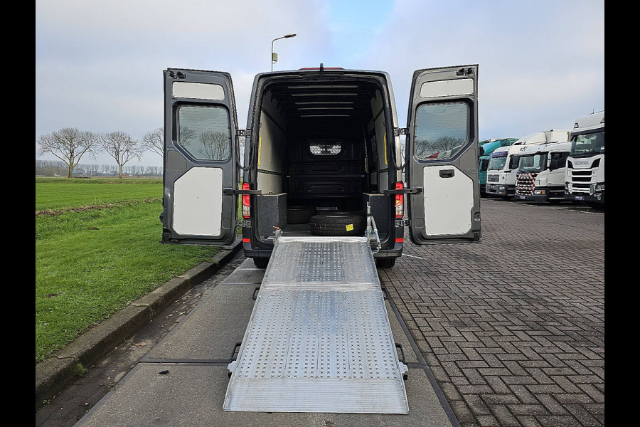 Volkswagen Crafter 35 2.0 TDI L3H3 LED Automaat Automatisce Airco/AAC Camera ACC Stoelverwarming PDC Euro6 177 PK!