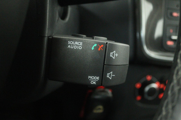 Dacia Sandero 0.9 TCe Laureate (TREKHAAK, PARKEERSENSOREN, AIRCO, RADIO)