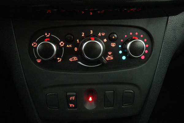 Dacia Sandero 0.9 TCe Laureate (TREKHAAK, PARKEERSENSOREN, AIRCO, RADIO)
