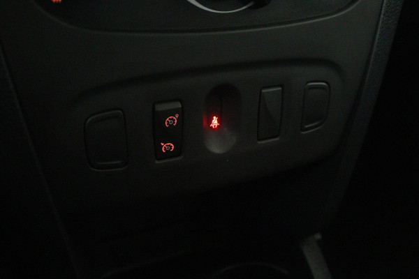 Dacia Sandero 0.9 TCe Laureate (TREKHAAK, PARKEERSENSOREN, AIRCO, RADIO)