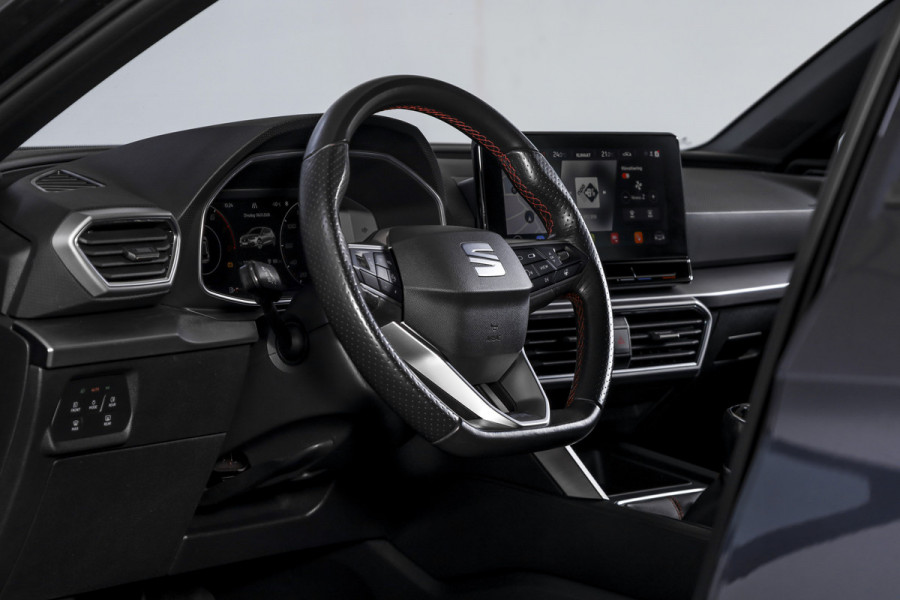 Seat Leon 1.5 TSI FR | Dig. Cockpit | Adapt. Cruise | Stoel.-+Stuurverw | PDC | NAV + App. Connect | ECC | LM 18" |