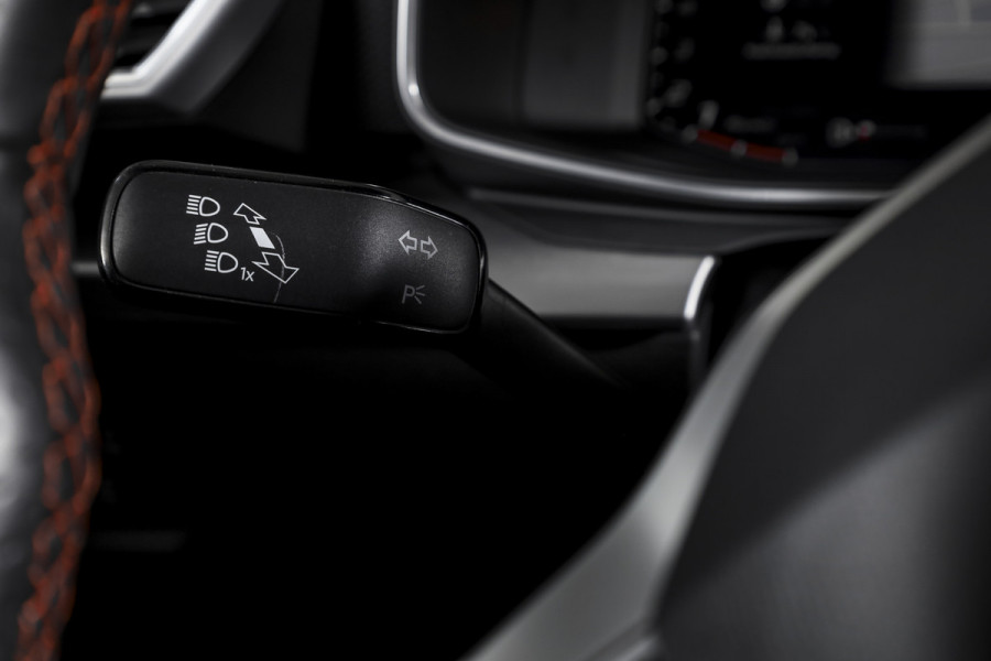 Seat Leon 1.5 TSI FR | Dig. Cockpit | Adapt. Cruise | Stoel.-+Stuurverw | PDC | NAV + App. Connect | ECC | LM 18" |