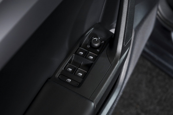 Seat Leon 1.5 TSI FR | Dig. Cockpit | Adapt. Cruise | Stoel.-+Stuurverw | PDC | NAV + App. Connect | ECC | LM 18" |