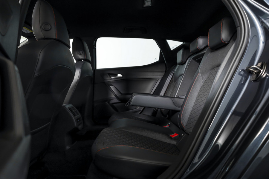 Seat Leon 1.5 TSI FR | Dig. Cockpit | Adapt. Cruise | Stoel.-+Stuurverw | PDC | NAV + App. Connect | ECC | LM 18" |