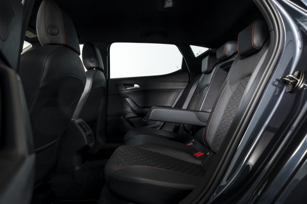 Seat Leon 1.5 TSI FR | Dig. Cockpit | Adapt. Cruise | Stoel.-+Stuurverw | PDC | NAV + App. Connect | ECC | LM 18" |