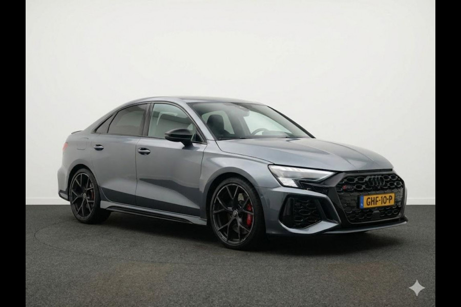 Audi A3 Limousine 2.5 TFSI RS 3 quattro 400pk | Panoramadak | 3-spaaks sport afgevlakt stuurwiel | Adaptief onderstel | SONOS Premium 3D Audio