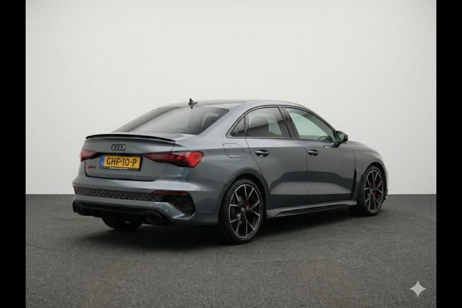 Audi A3 Limousine 2.5 TFSI RS 3 quattro 400pk | Panoramadak | 3-spaaks sport afgevlakt stuurwiel | Adaptief onderstel | SONOS Premium 3D Audio