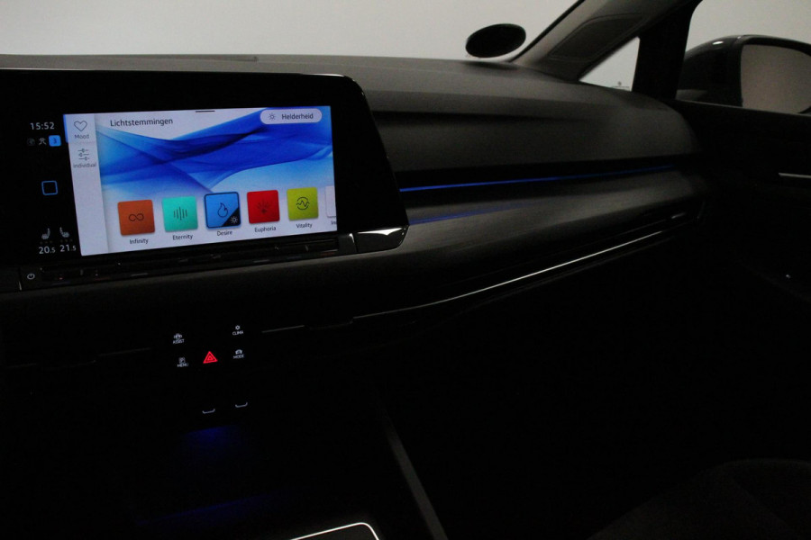 Volkswagen Golf 1.5 eTSI DSG Style 150Pk | Panoramadak | Navigatie | Digitale Cockpit | Adaptive Cruise Control | Lane/Side/Travel Assist | LED Matrix | Camera |