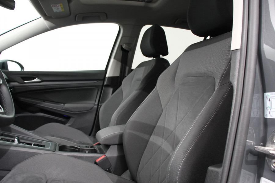 Volkswagen Golf 1.5 eTSI DSG Style 150Pk | Panoramadak | Navigatie | Digitale Cockpit | Adaptive Cruise Control | Lane/Side/Travel Assist | LED Matrix | Camera |