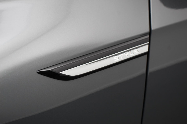 Volkswagen Golf 1.5 eTSI DSG Style 150Pk | Panoramadak | Navigatie | Digitale Cockpit | Adaptive Cruise Control | Lane/Side/Travel Assist | LED Matrix | Camera |