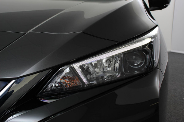 Nissan Leaf N-Connecta 40 kWh | Navigatie | Climate Control | Camera | Parkeer sensoren | cruise control | Lichtmetalen velgen