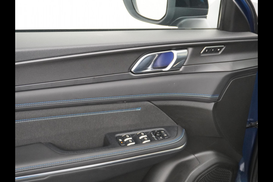 Lynk & Co 01 1.5 PHEV AUT-7 261pk Pano-Schuifdak Lmv 20" 360°Camera Zwarte hemel bekleding Apple Carplay Android Auto Adap.Cruise Navi Pdc Ec Elek.Memory.Stoel File assistent Dodehoek detector Elektrisch bedienbare achterklep Rijstrooksensor Wifi Verkeersbord detectie 425Nm koppel 3,7kw laadvermogen €44.880 Nieuwprijs 1e Eigenaar Origineel NLse auto!