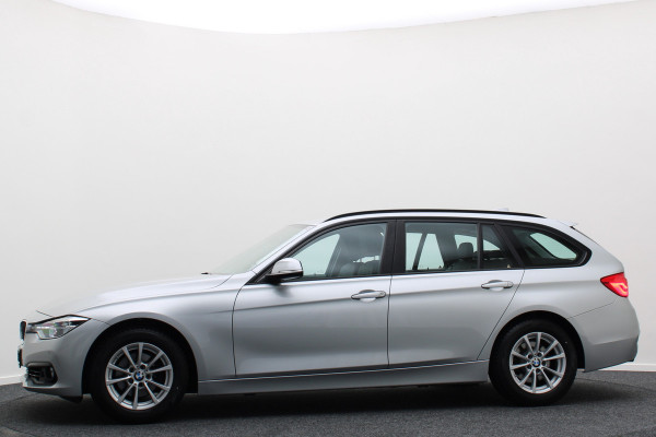 BMW 3 Serie Touring 318i High Executive Automaat LED, Navigatie, Leer, Climate, Cruise, PDC, Bluetooth, Elektr. Pakket, 16''