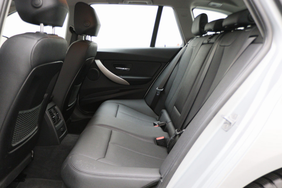 BMW 3 Serie Touring 318i High Executive Automaat LED, Navigatie, Leer, Climate, Cruise, PDC, Bluetooth, Elektr. Pakket, 16''
