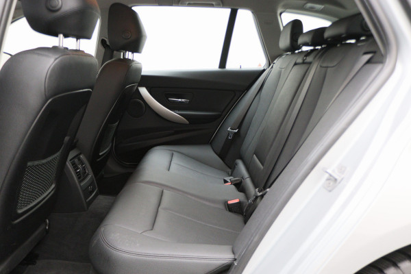 BMW 3 Serie Touring 318i High Executive Automaat LED, Navigatie, Leer, Climate, Cruise, PDC, Bluetooth, Elektr. Pakket, 16''