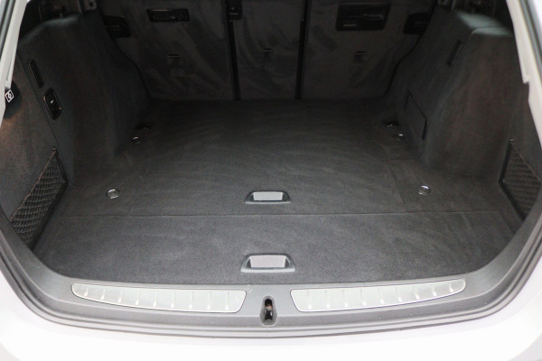 BMW 3 Serie Touring 318i High Executive Automaat LED, Navigatie, Leer, Climate, Cruise, PDC, Bluetooth, Elektr. Pakket, 16''