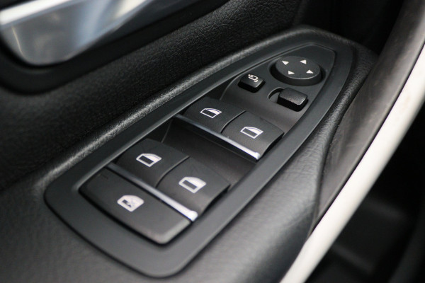 BMW 3 Serie Touring 318i High Executive Automaat LED, Navigatie, Leer, Climate, Cruise, PDC, Bluetooth, Elektr. Pakket, 16''