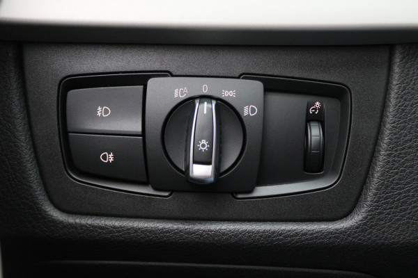 BMW 3 Serie Touring 318i High Executive Automaat LED, Navigatie, Leer, Climate, Cruise, PDC, Bluetooth, Elektr. Pakket, 16''