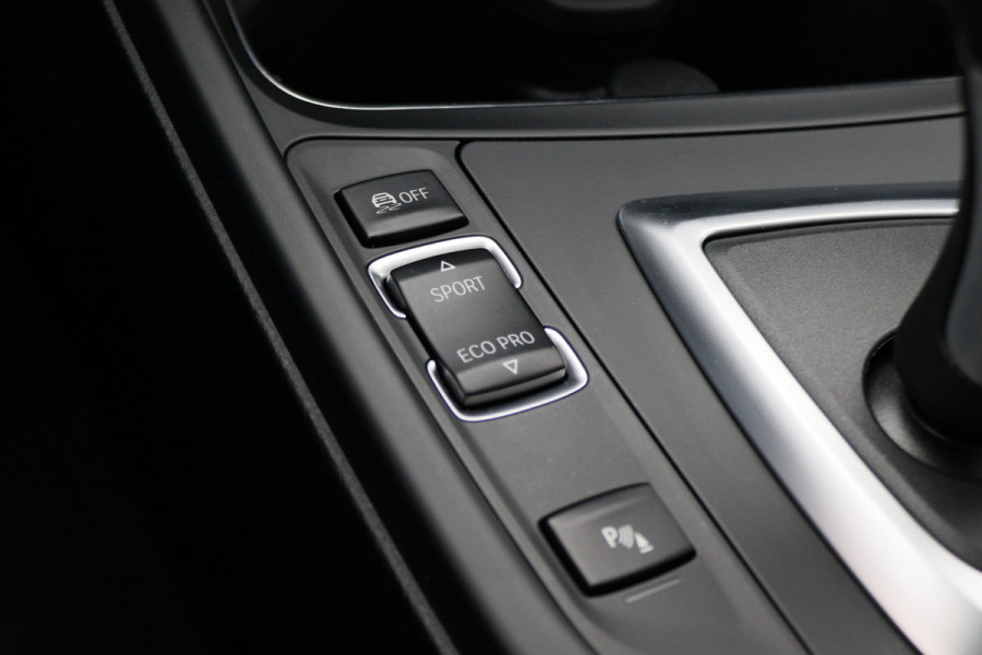 BMW 3 Serie Touring 318i High Executive Automaat LED, Navigatie, Leer, Climate, Cruise, PDC, Bluetooth, Elektr. Pakket, 16''