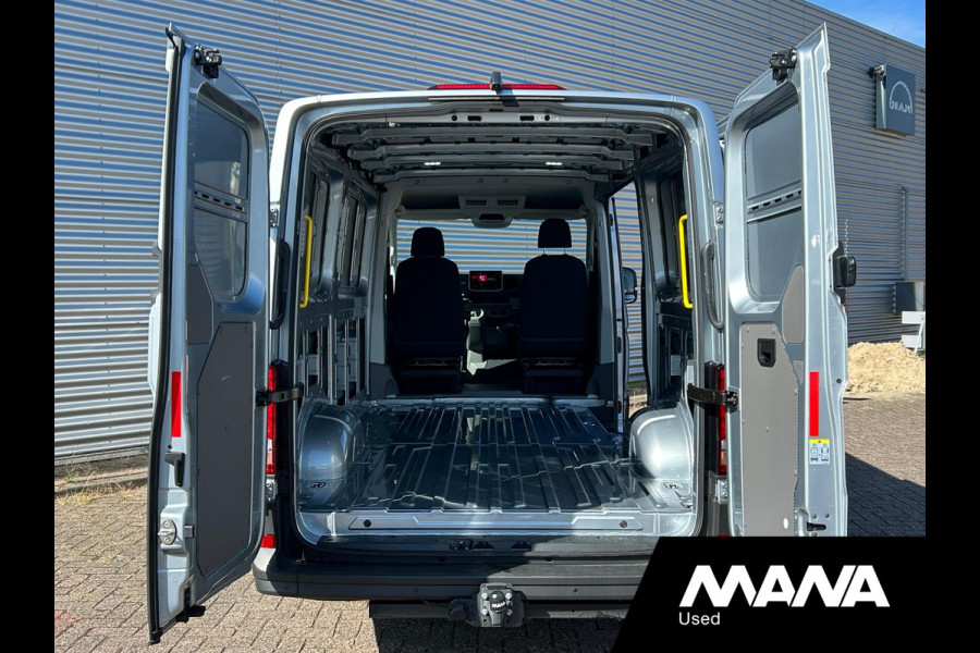 MAN TGE 35 2.0 3.180 180PK L3H2 4x4 Oyster silver LED Automaat