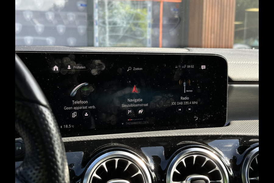 Mercedes-Benz A-Klasse 250 e Business Solution AMG Limited Panoramadak Ambient Widescreen AMG Cruise Camera